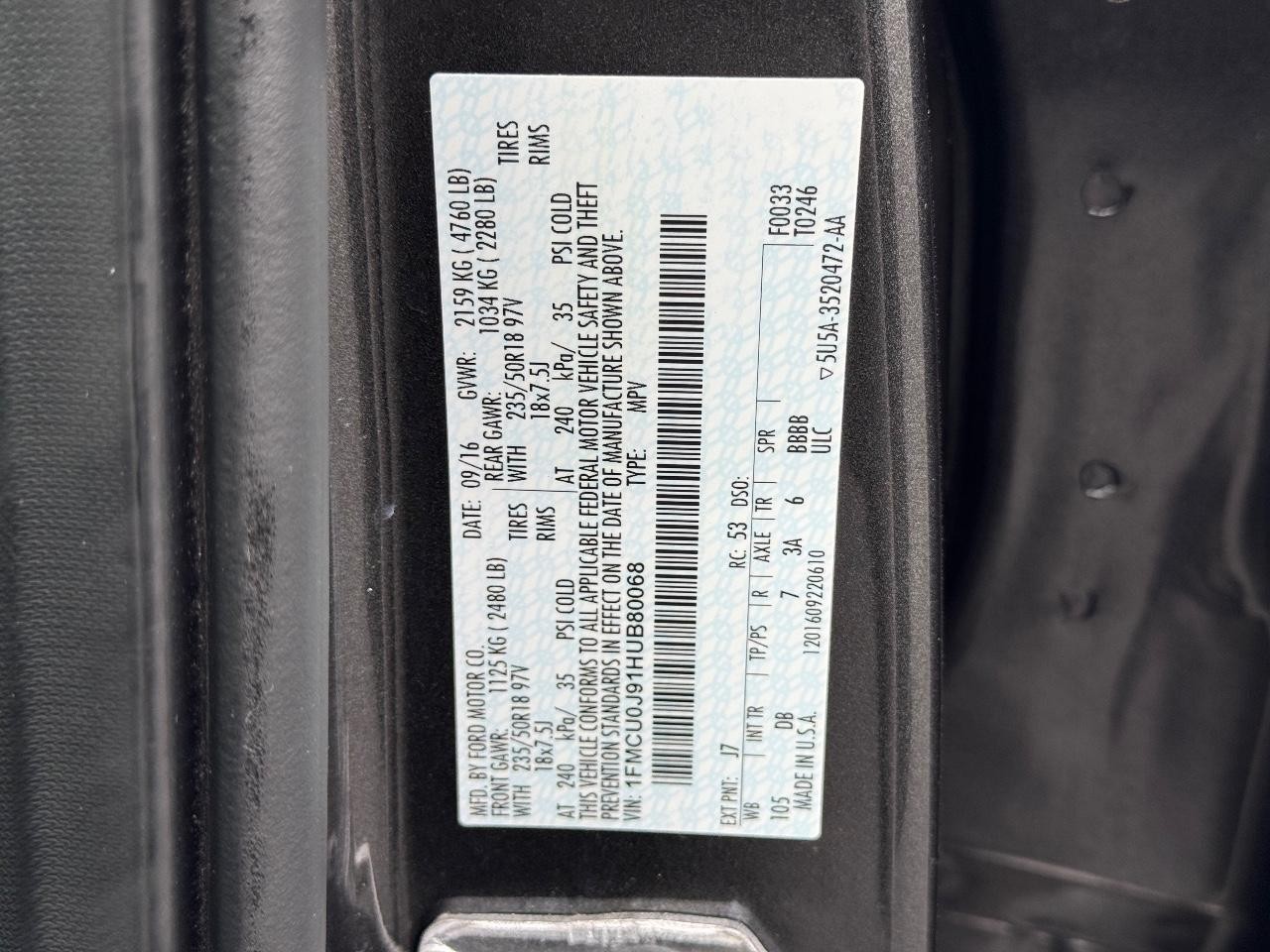 Ford Escape Vehicle Full-screen Gallery Image 27