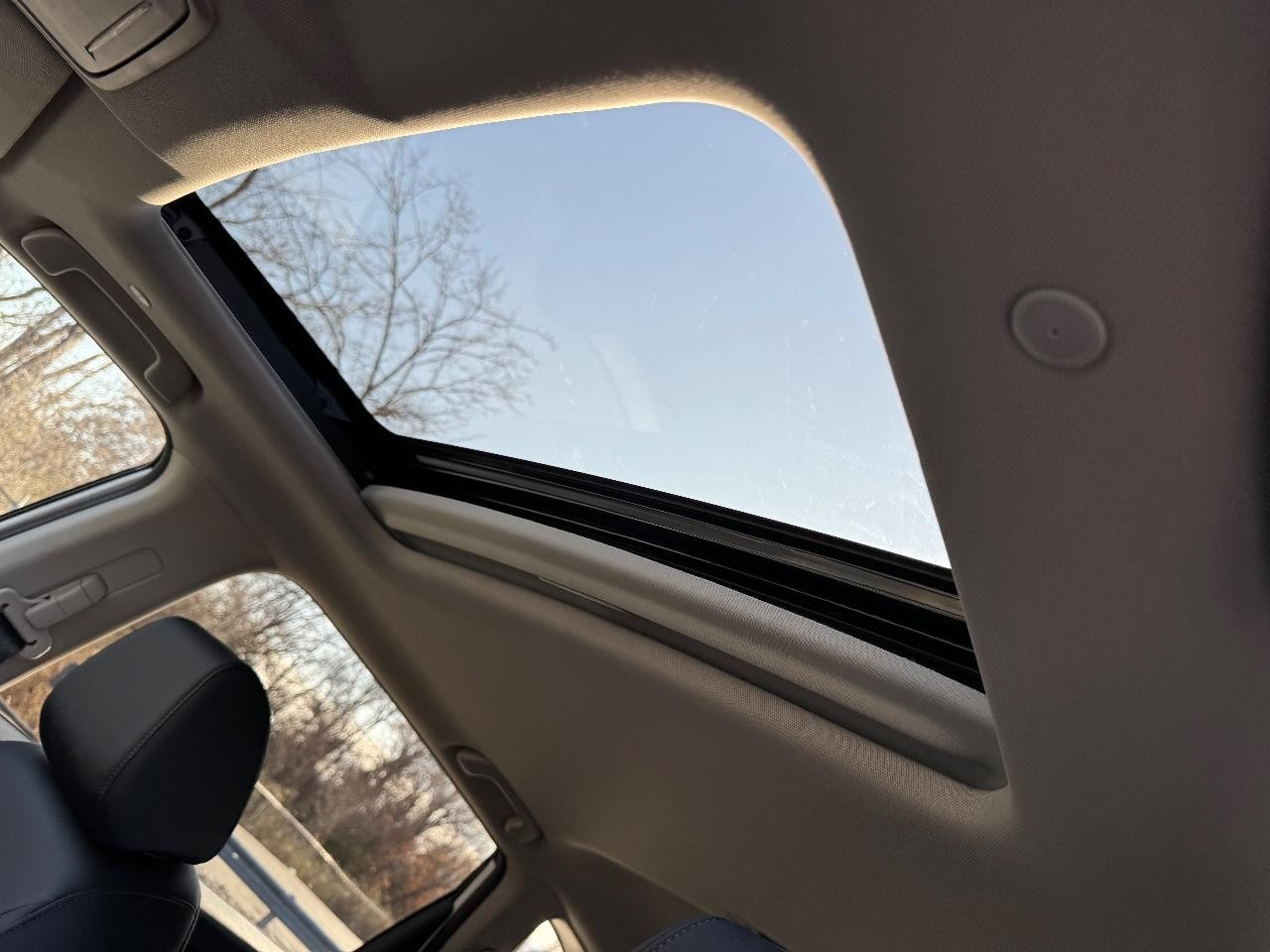 Honda CR-V Vehicle Full-screen Gallery Image 19