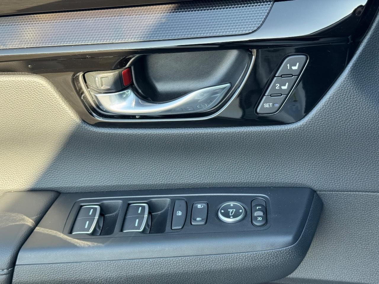 Honda CR-V Vehicle Full-screen Gallery Image 25