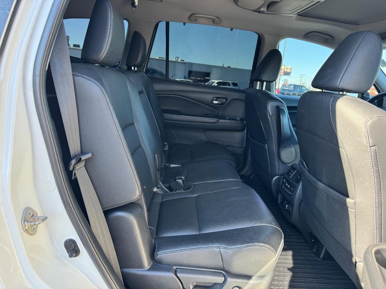 Honda Pilot Vehicle Full-screen Gallery Image 10