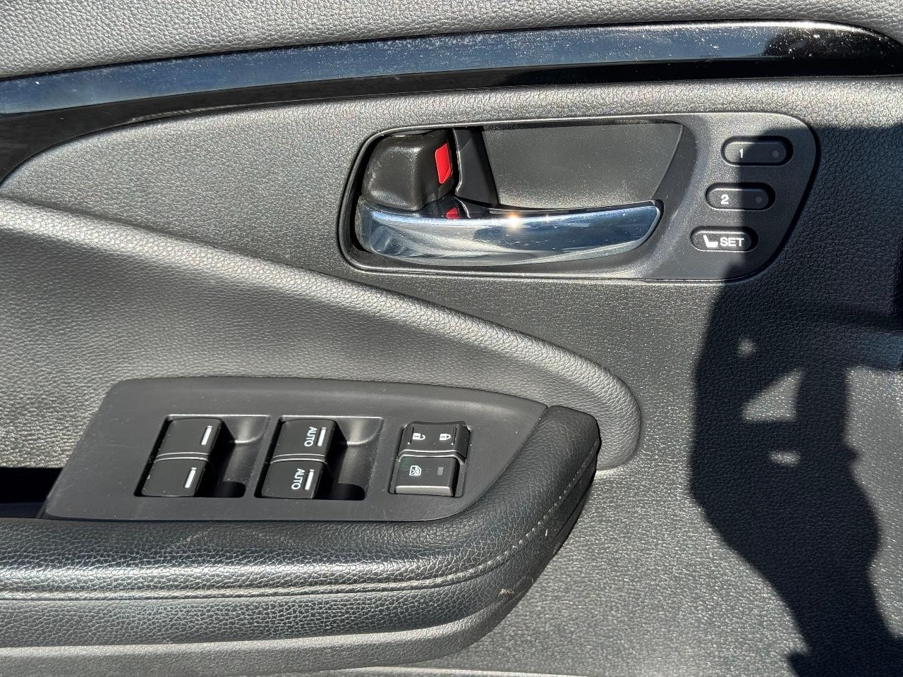 Honda Pilot Vehicle Full-screen Gallery Image 28