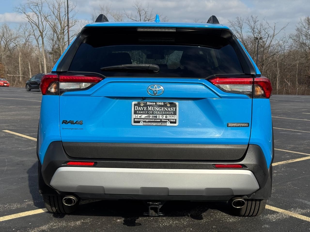 Toyota RAV4 Vehicle Full-screen Gallery Image 05