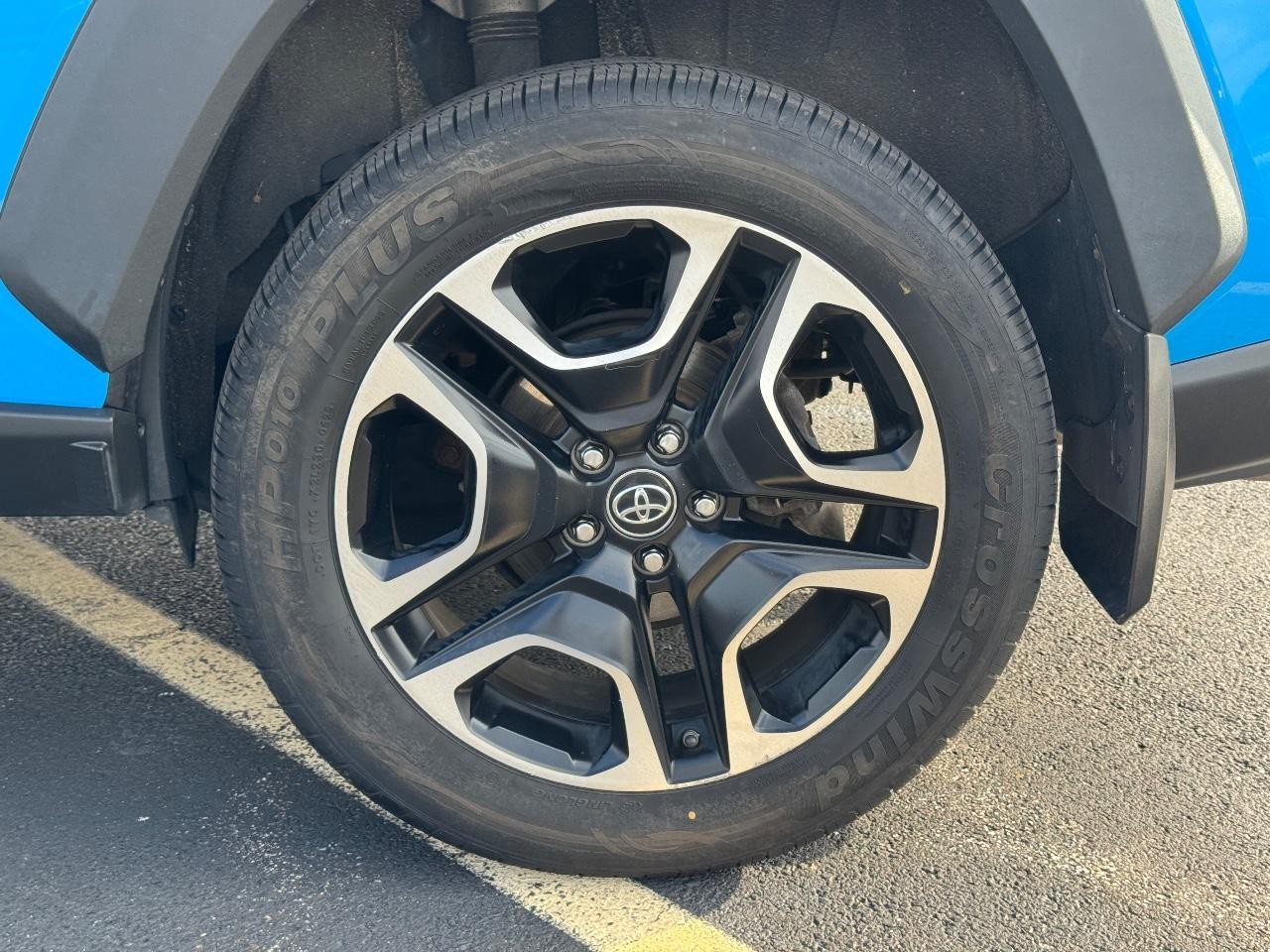 Toyota RAV4 Vehicle Full-screen Gallery Image 07