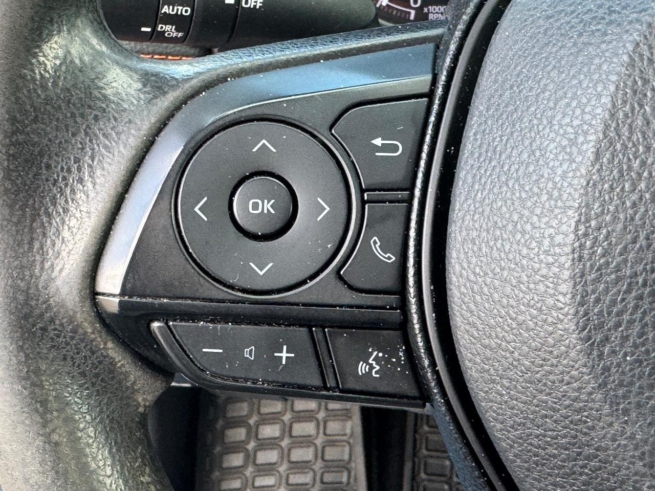 Toyota RAV4 Vehicle Full-screen Gallery Image 21