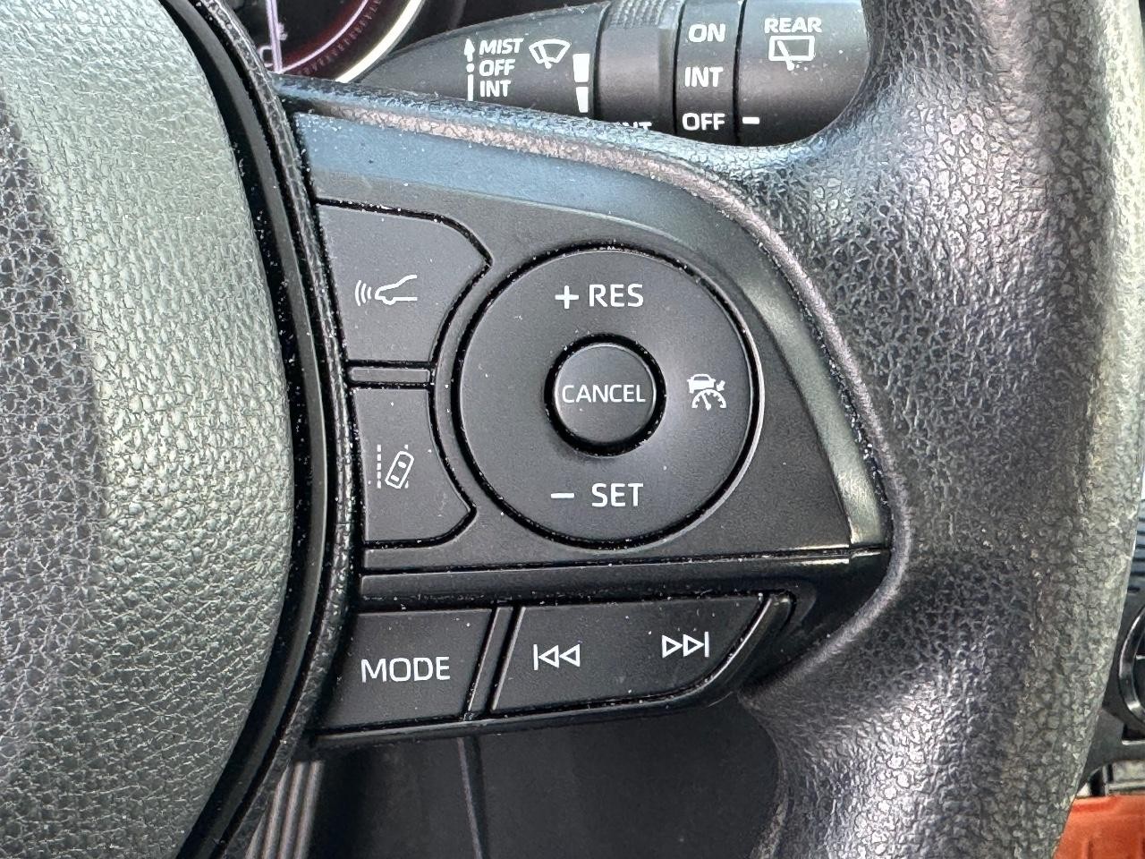 Toyota RAV4 Vehicle Full-screen Gallery Image 22