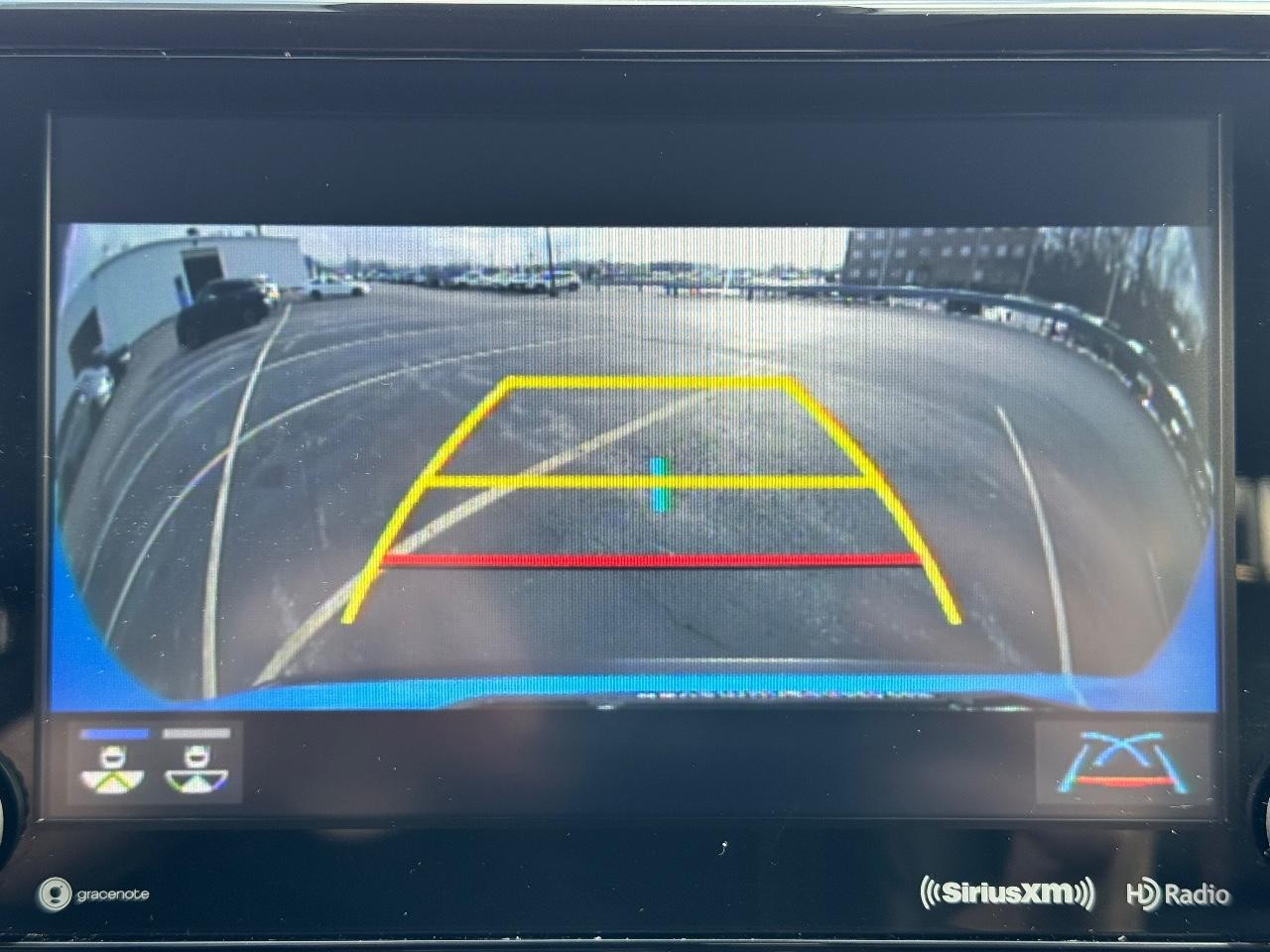 Toyota RAV4 Vehicle Full-screen Gallery Image 24