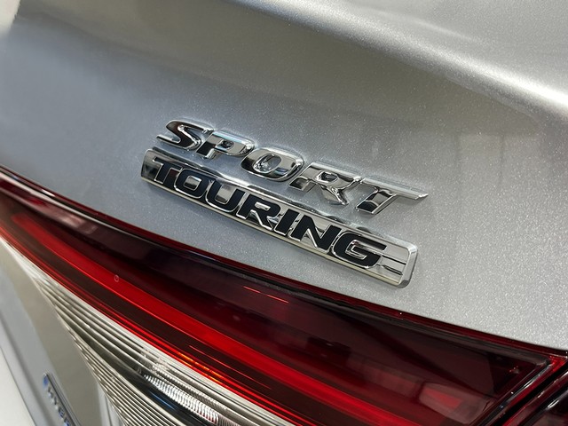 Honda Civic Sedan Hybrid Vehicle Full-screen Gallery Image 06