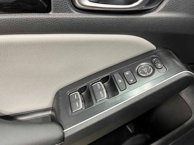 Honda Civic Sedan Hybrid Vehicle Full-screen Gallery Image 13