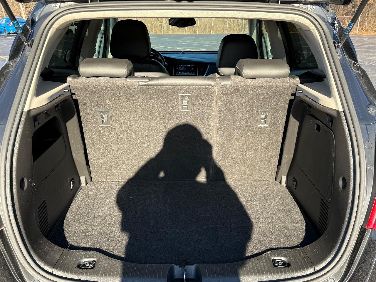 Buick Encore Vehicle Full-screen Gallery Image 04