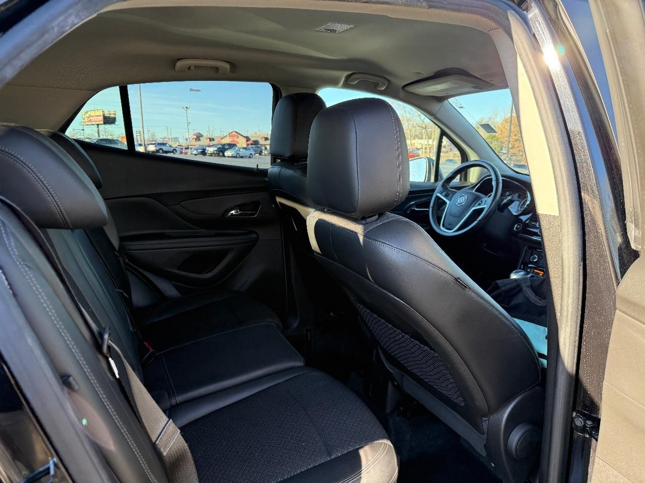 Buick Encore Vehicle Full-screen Gallery Image 10