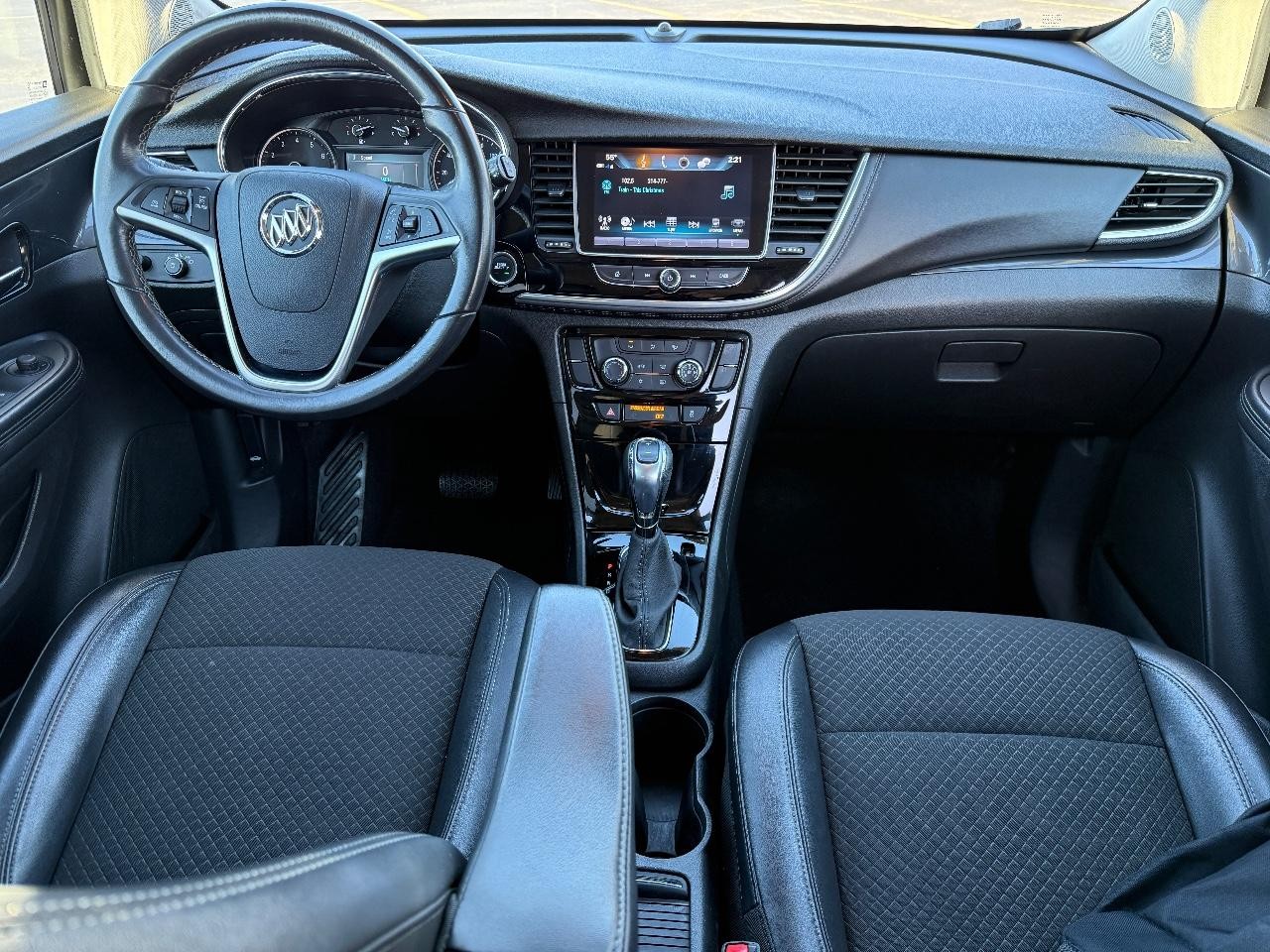 Buick Encore Vehicle Full-screen Gallery Image 11