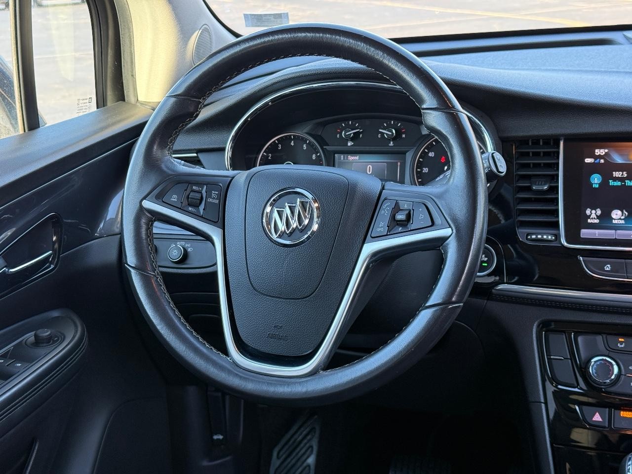 Buick Encore Vehicle Full-screen Gallery Image 12