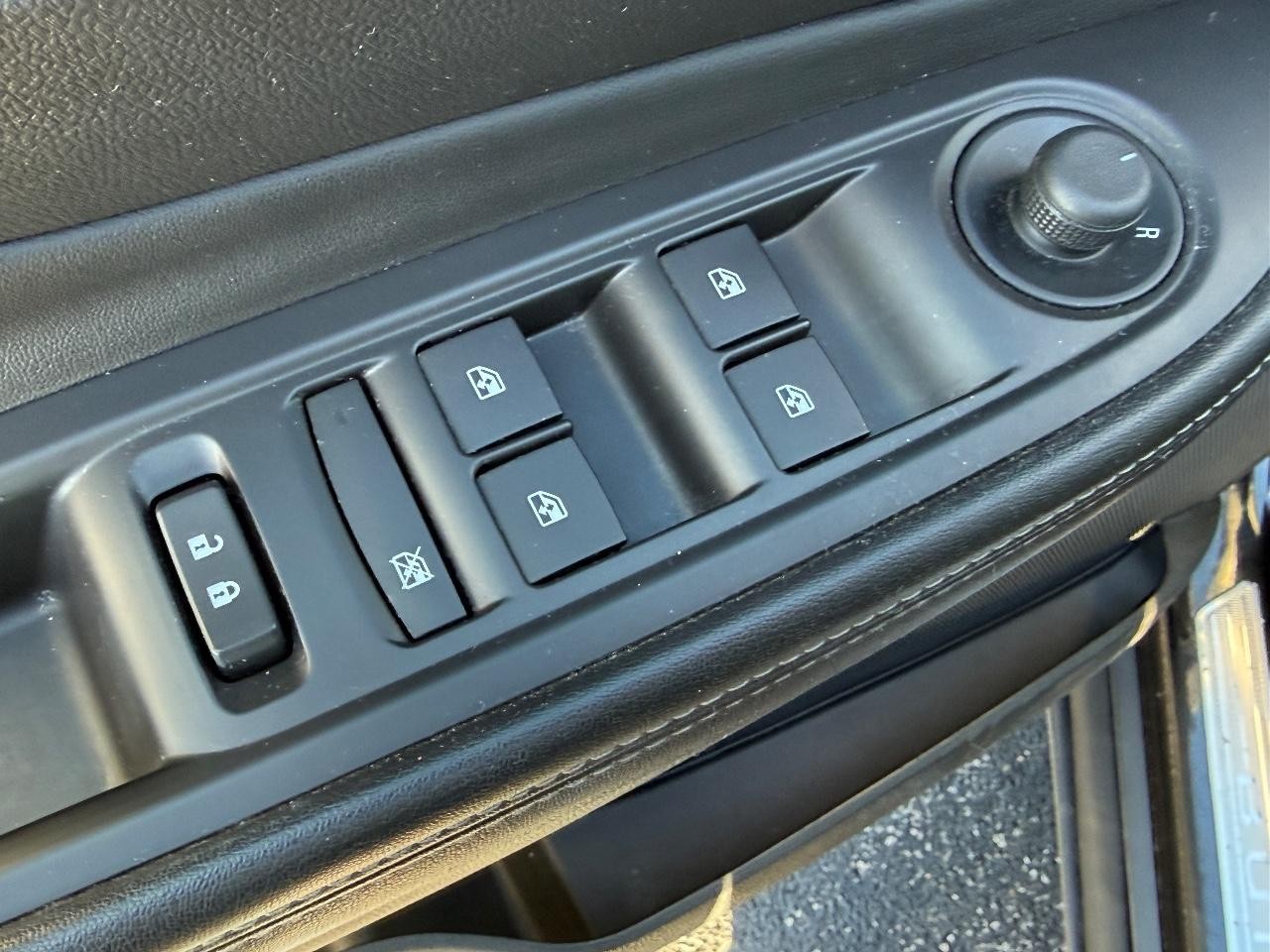 Buick Encore Vehicle Full-screen Gallery Image 14