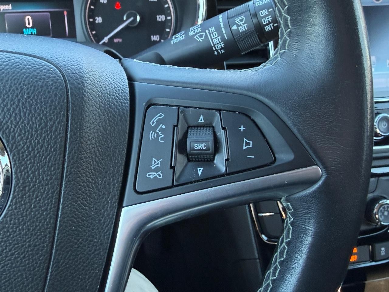 Buick Encore Vehicle Full-screen Gallery Image 18