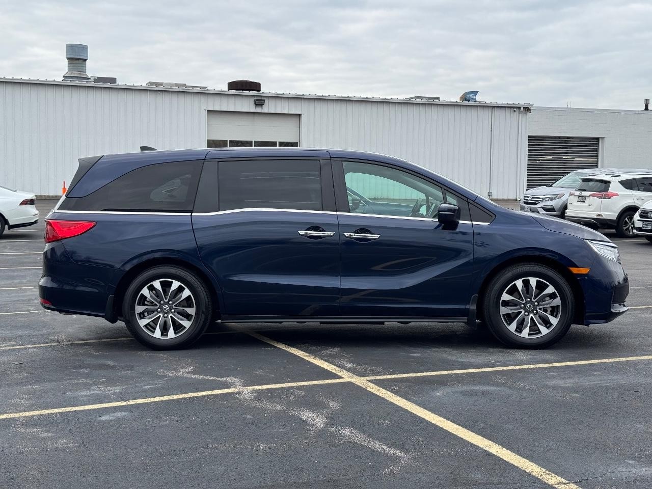 Honda Odyssey Vehicle Full-screen Gallery Image 02