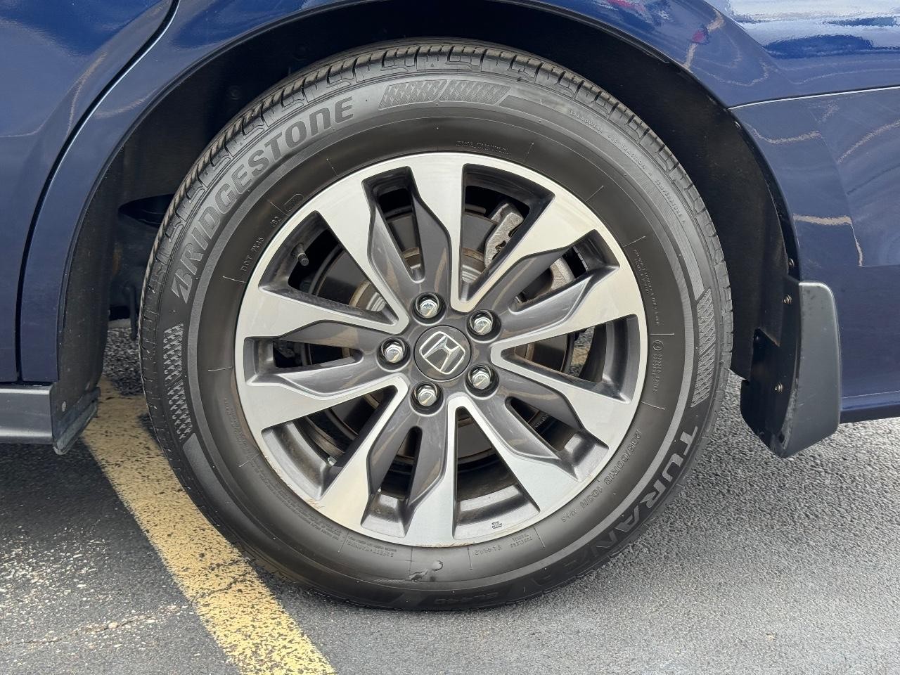 Honda Odyssey Vehicle Full-screen Gallery Image 07