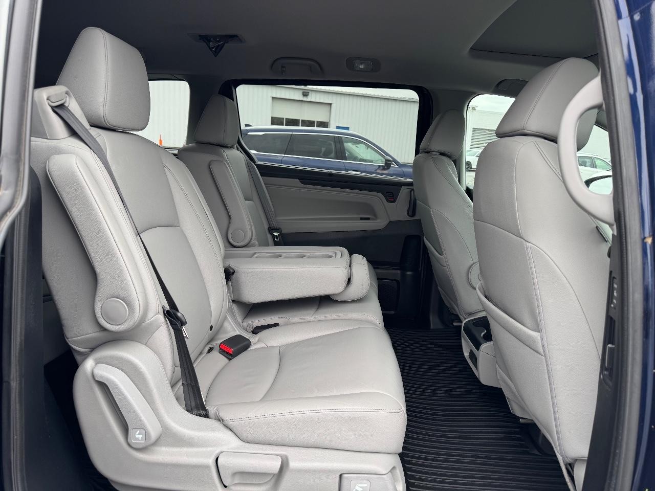 Honda Odyssey Vehicle Full-screen Gallery Image 10