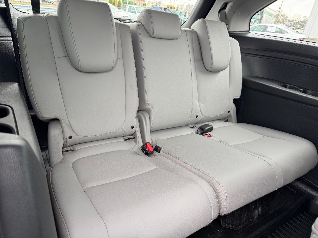 Honda Odyssey Vehicle Full-screen Gallery Image 11