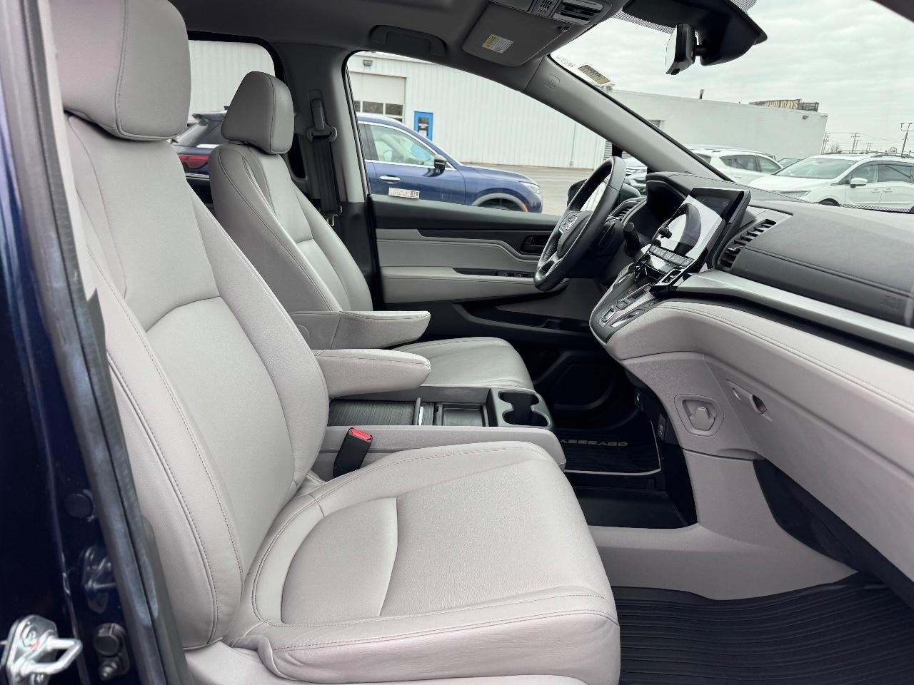 Honda Odyssey Vehicle Full-screen Gallery Image 17