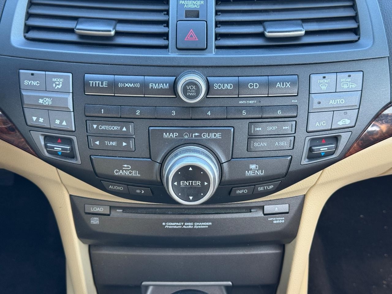 Honda Accord Crosstour Vehicle Full-screen Gallery Image 14