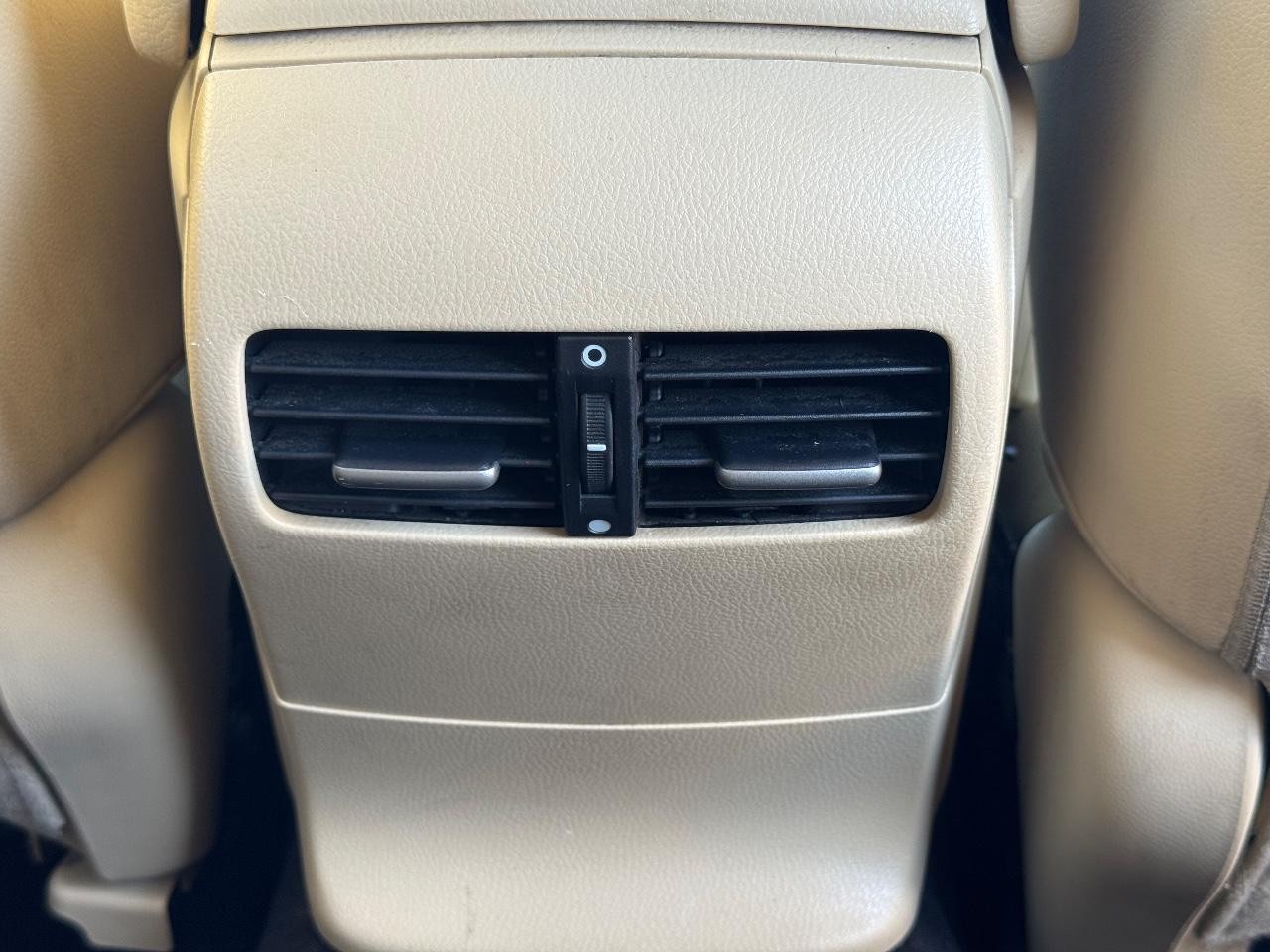 Honda Accord Crosstour Vehicle Full-screen Gallery Image 16