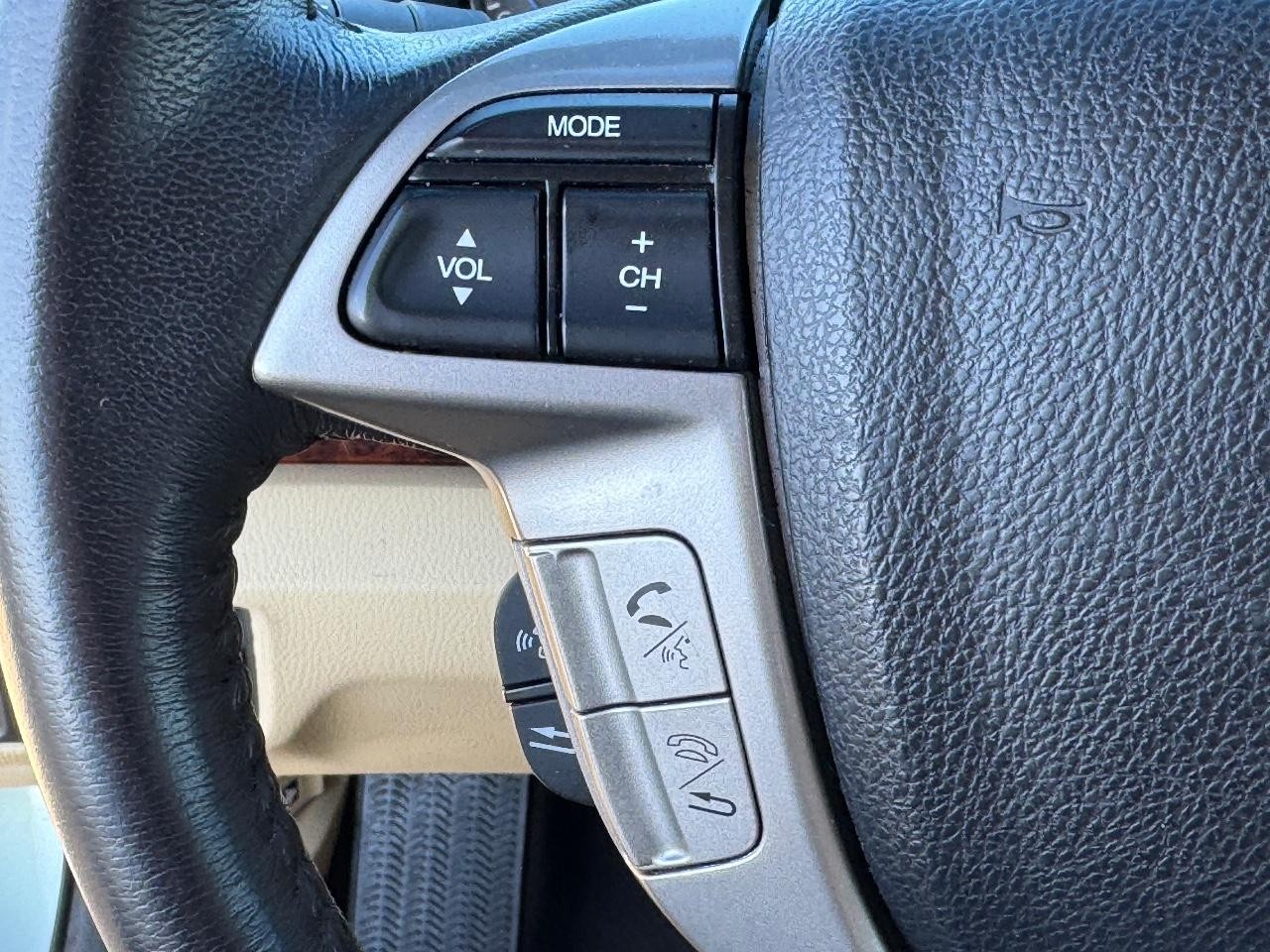 Honda Accord Crosstour Vehicle Full-screen Gallery Image 21