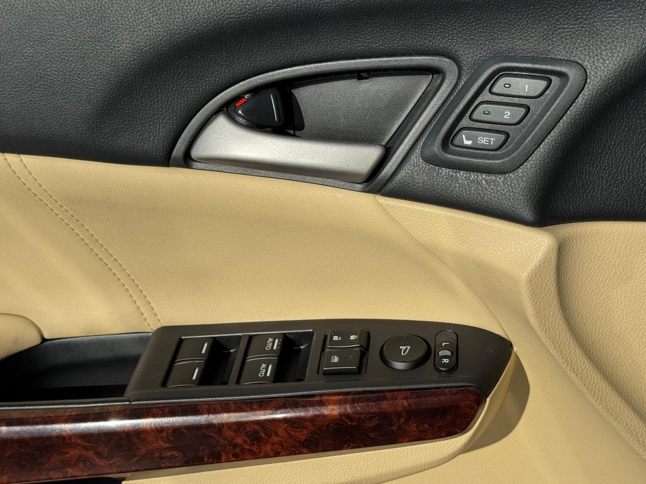 Honda Accord Crosstour Vehicle Full-screen Gallery Image 26