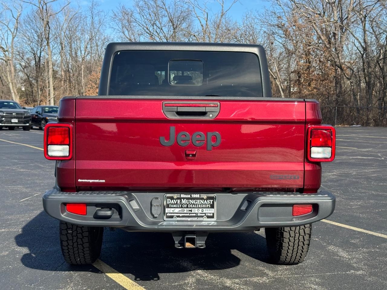 Jeep Gladiator Vehicle Full-screen Gallery Image 05