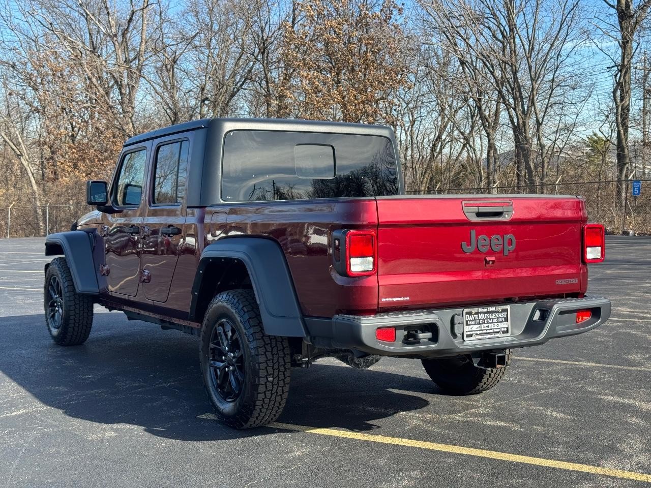 Jeep Gladiator Vehicle Full-screen Gallery Image 06