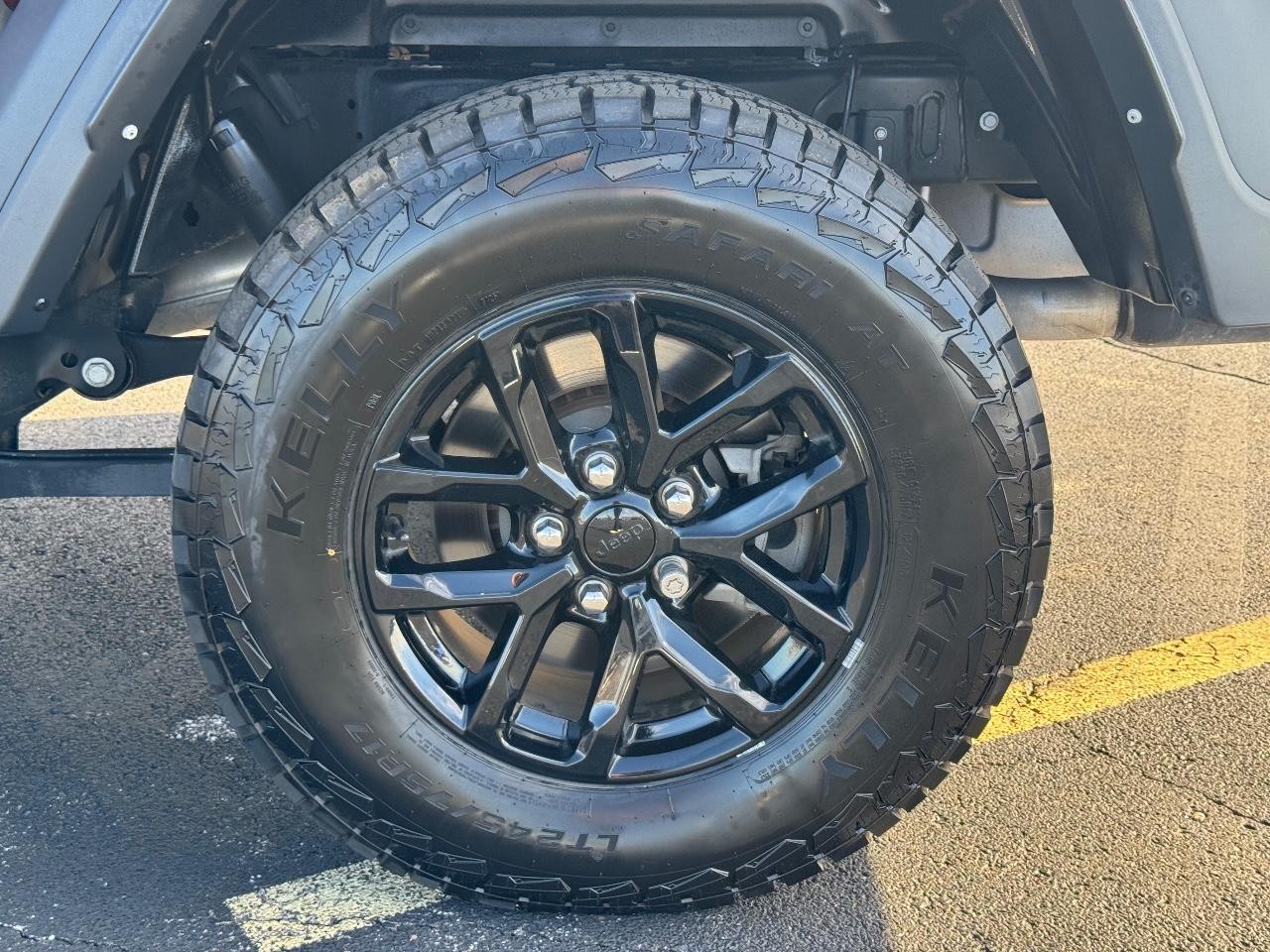 Jeep Gladiator Vehicle Full-screen Gallery Image 07