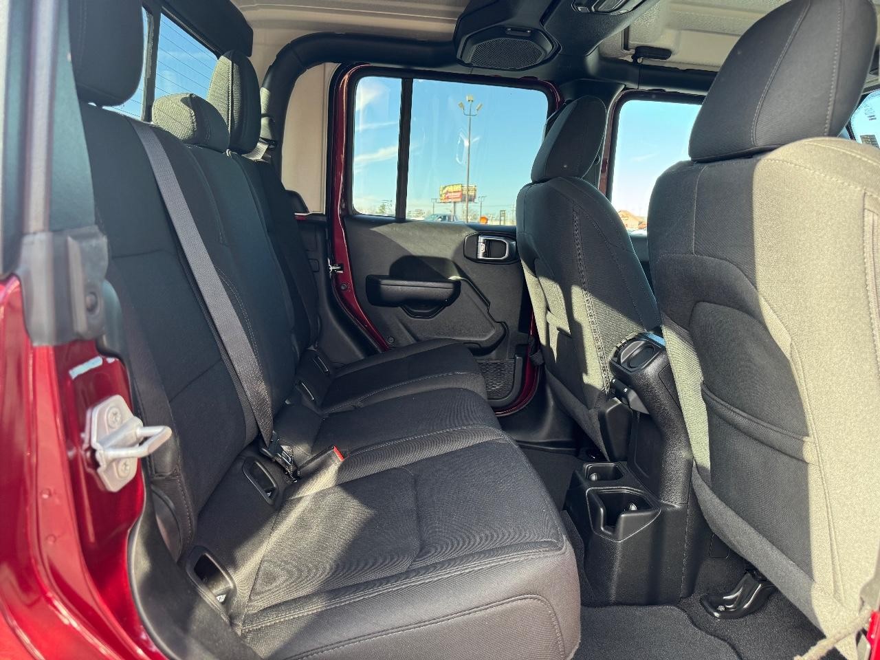 Jeep Gladiator Vehicle Full-screen Gallery Image 10