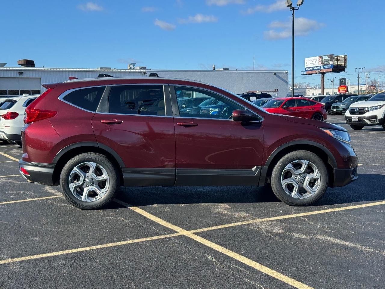 Honda CR-V Vehicle Full-screen Gallery Image 02