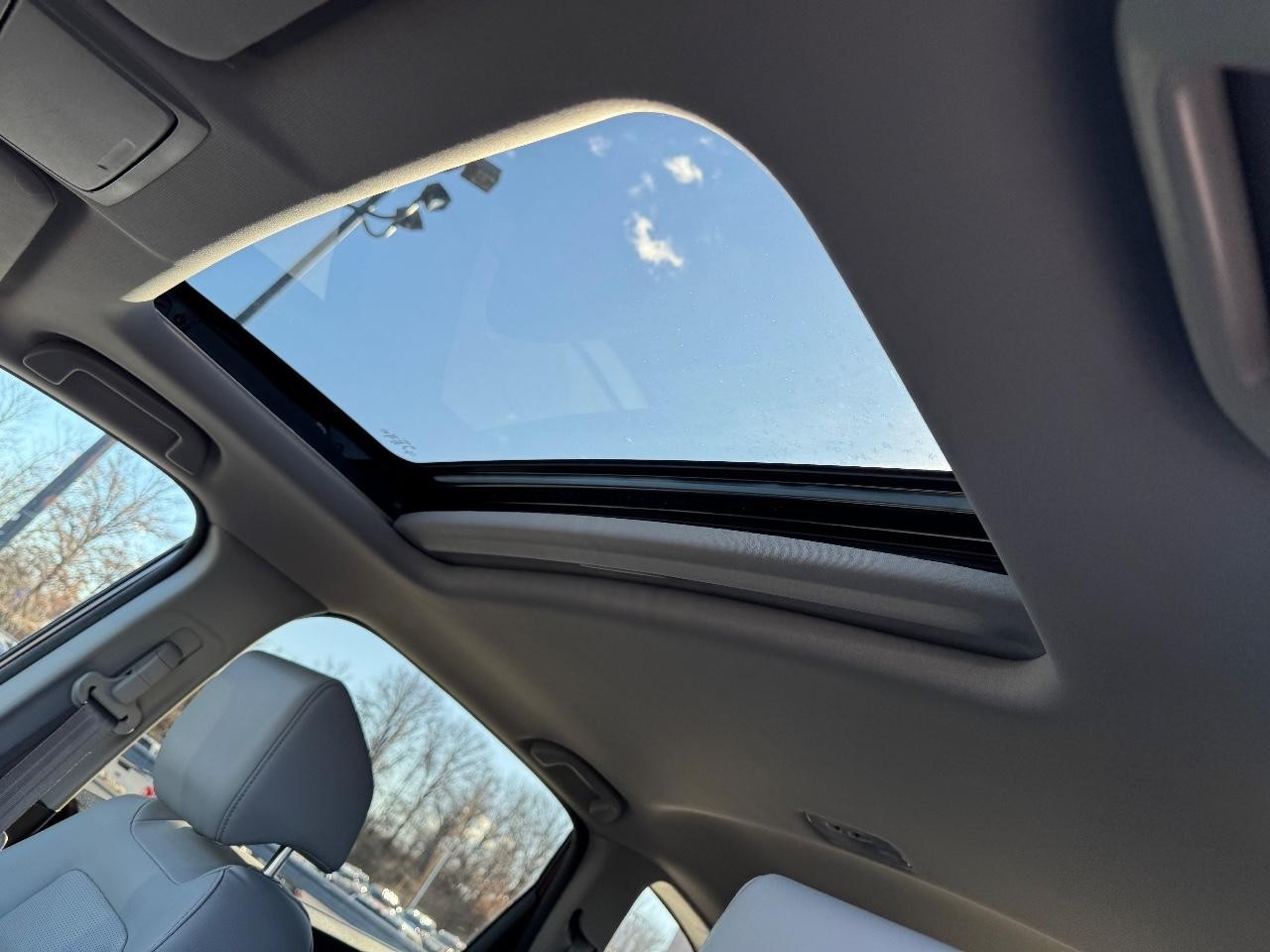 Honda CR-V Vehicle Full-screen Gallery Image 18