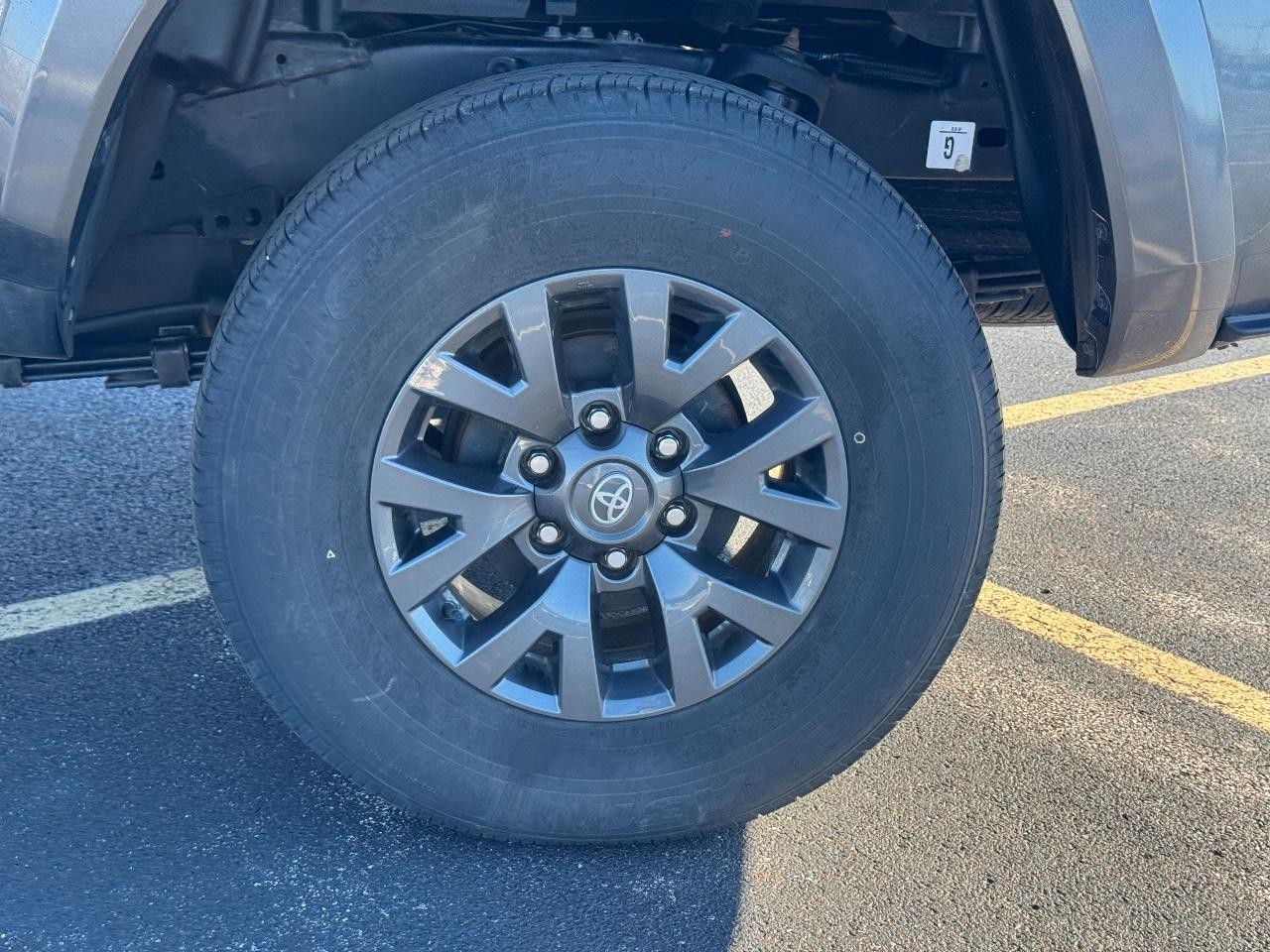 Toyota Tacoma 4WD Vehicle Full-screen Gallery Image 07