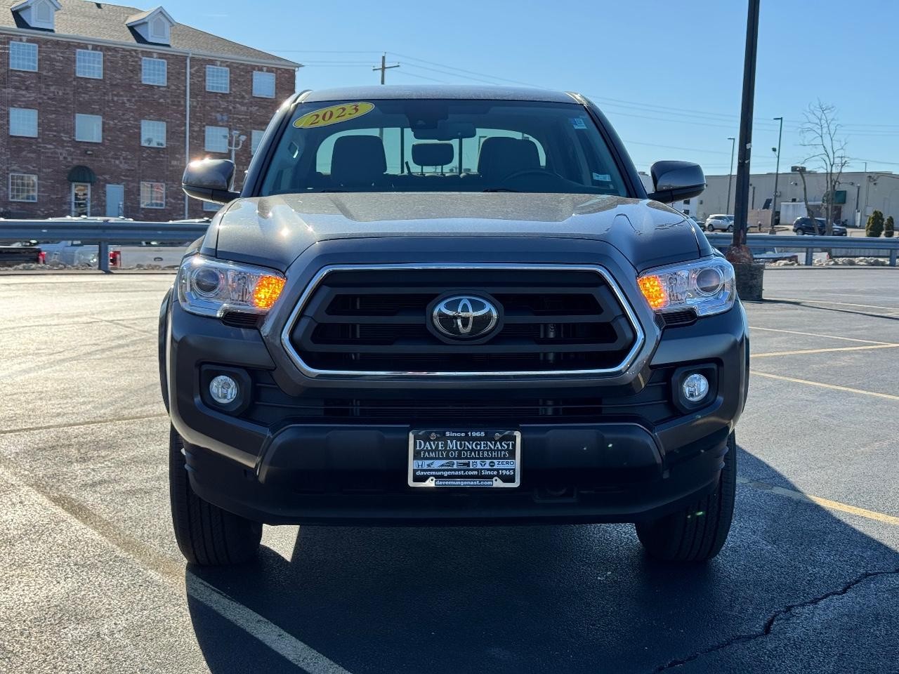 Toyota Tacoma 4WD Vehicle Full-screen Gallery Image 09