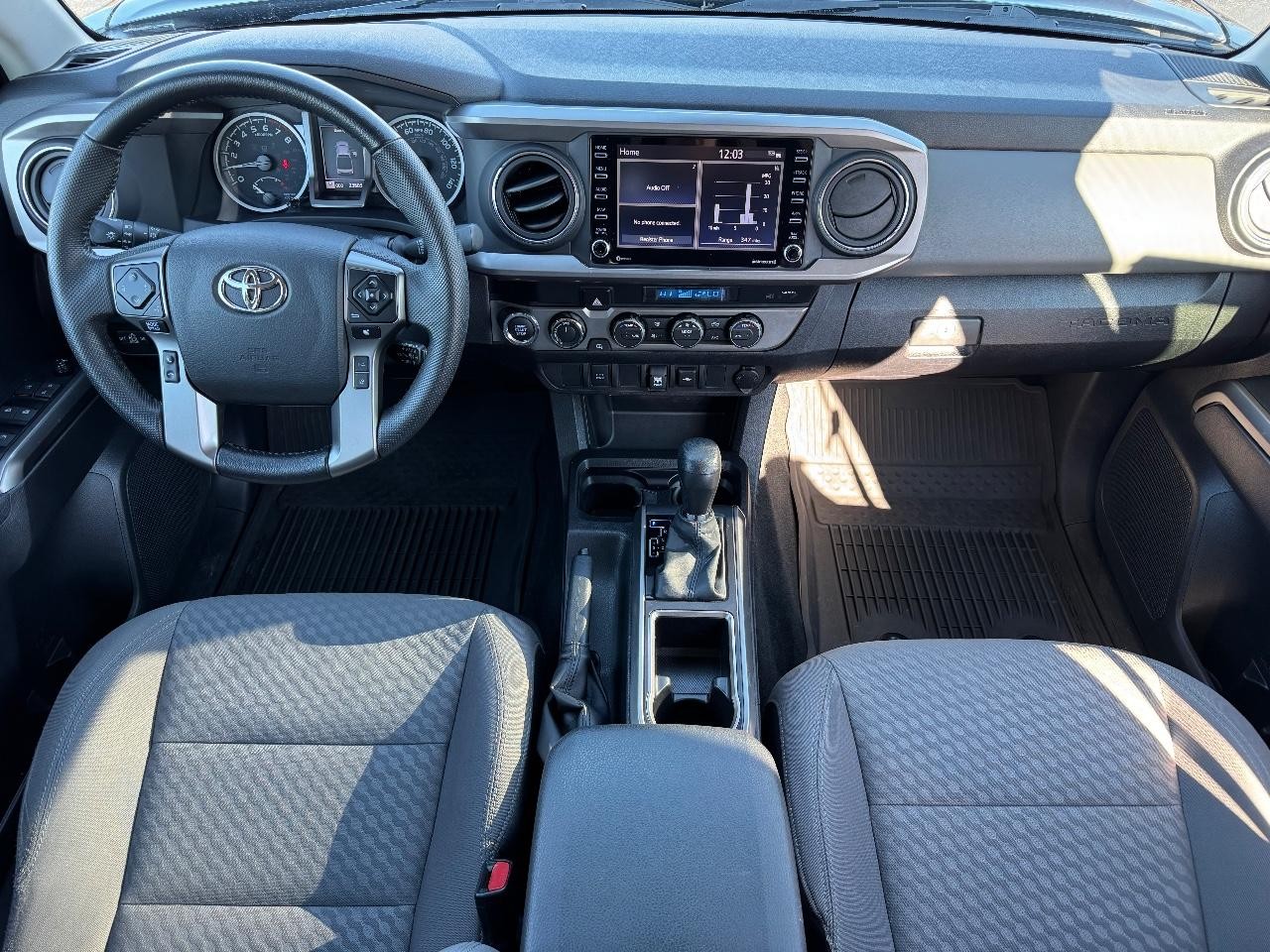 Toyota Tacoma 4WD Vehicle Full-screen Gallery Image 11