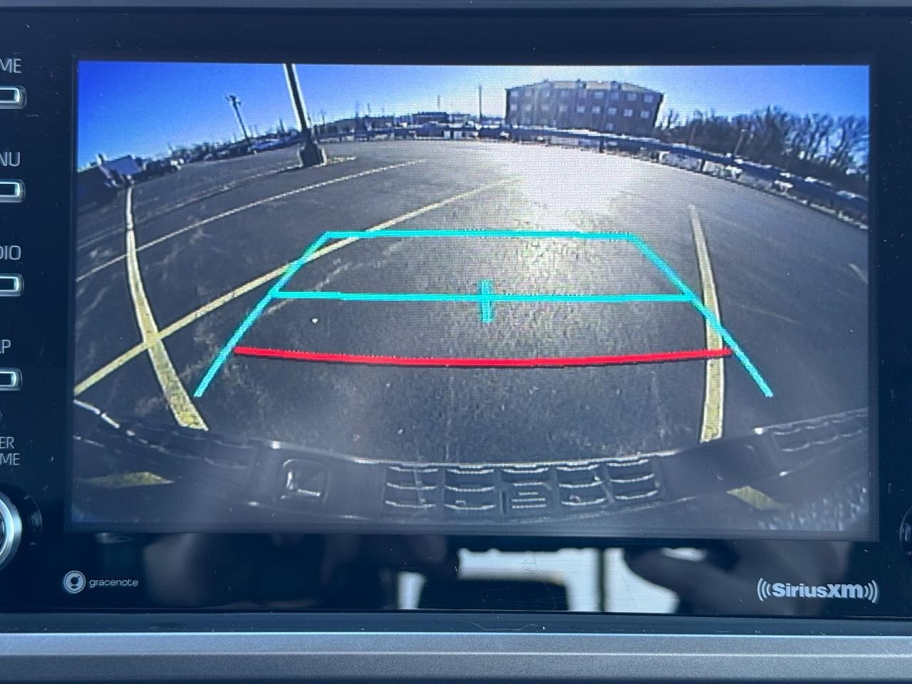 Toyota Tacoma 4WD Vehicle Full-screen Gallery Image 19