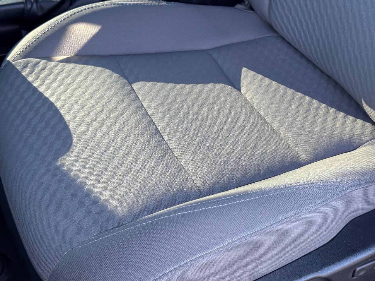 Toyota Tacoma 4WD Vehicle Full-screen Gallery Image 21