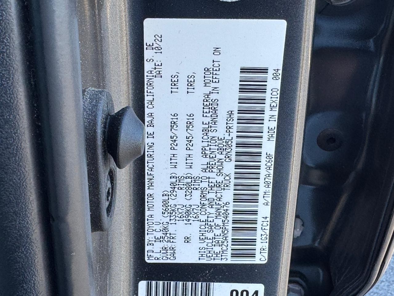 Toyota Tacoma 4WD Vehicle Full-screen Gallery Image 22