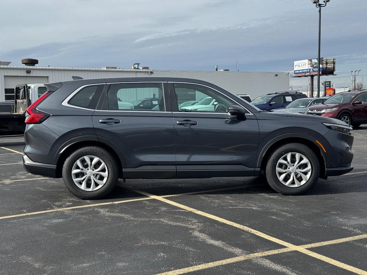 Honda CR-V Vehicle Full-screen Gallery Image 02