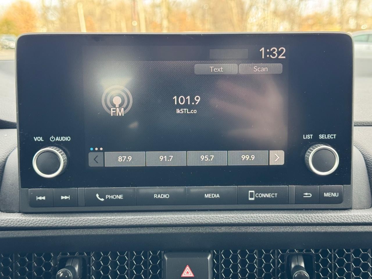 Honda CR-V Vehicle Full-screen Gallery Image 13