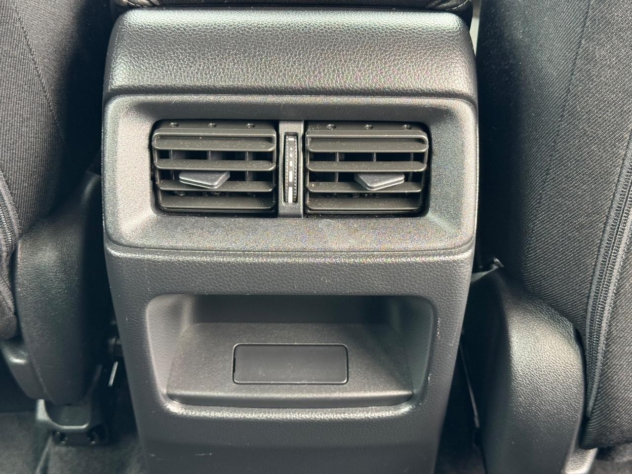 Honda CR-V Vehicle Full-screen Gallery Image 16