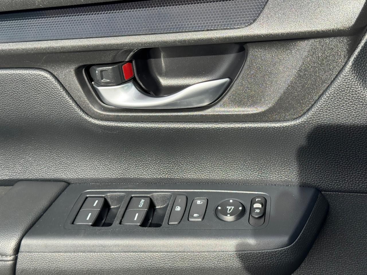 Honda CR-V Vehicle Full-screen Gallery Image 24