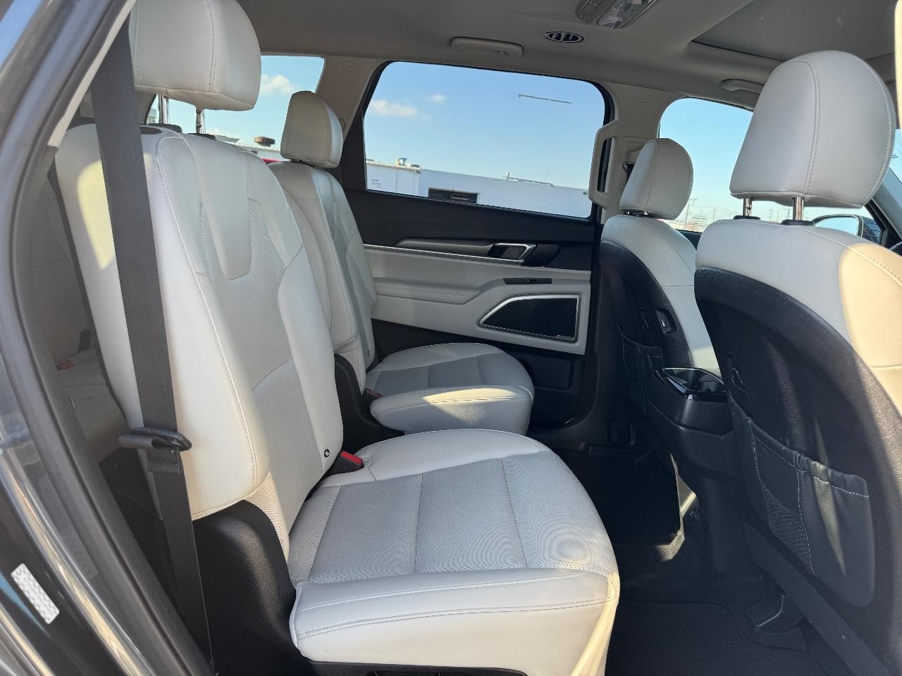 Kia Telluride Vehicle Full-screen Gallery Image 10