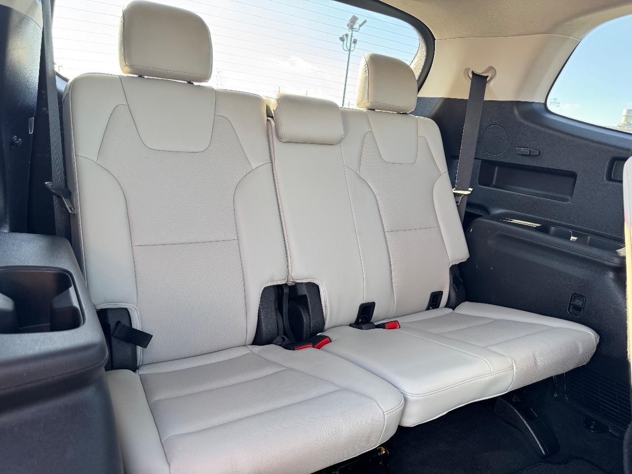 Kia Telluride Vehicle Full-screen Gallery Image 11