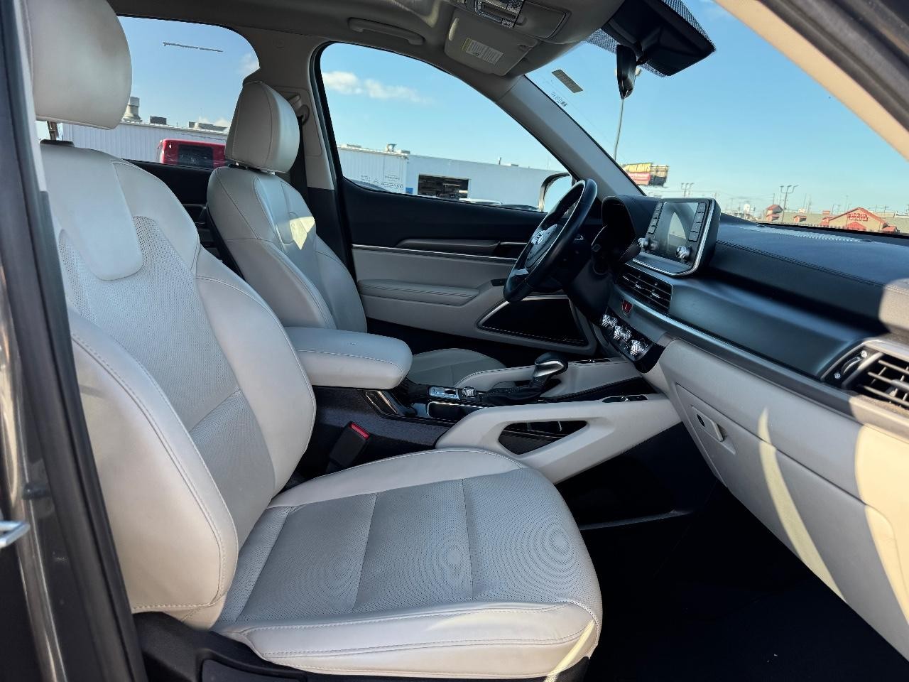 Kia Telluride Vehicle Full-screen Gallery Image 17