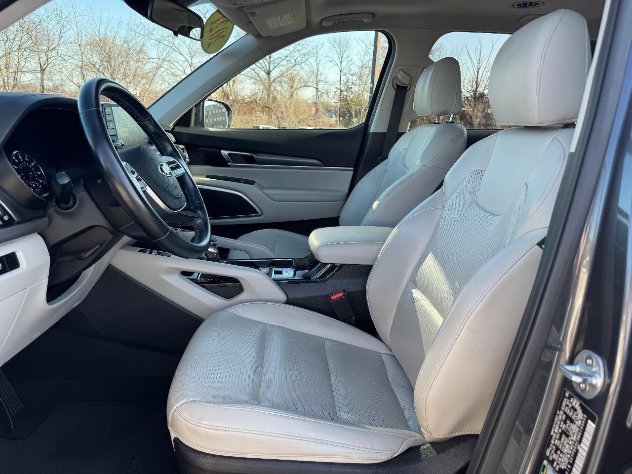 Kia Telluride Vehicle Full-screen Gallery Image 18