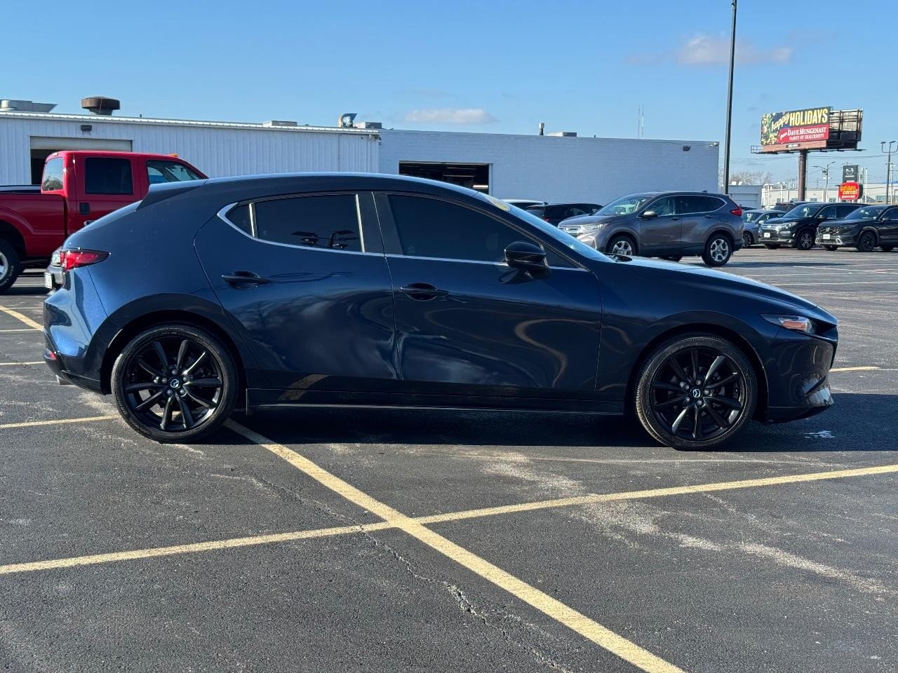 Mazda Mazda3 Hatchback Vehicle Full-screen Gallery Image 02