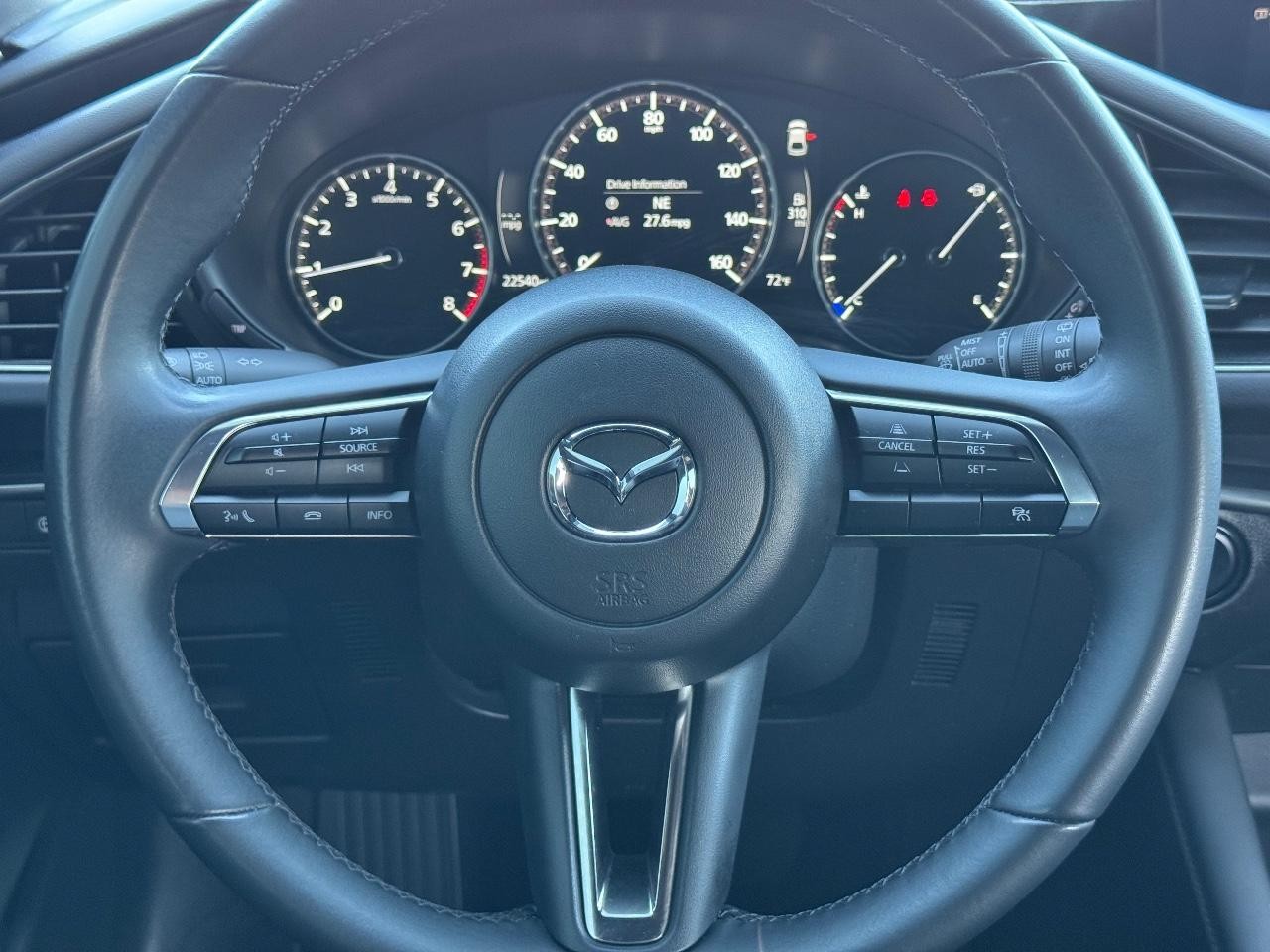 Mazda Mazda3 Hatchback Vehicle Full-screen Gallery Image 12