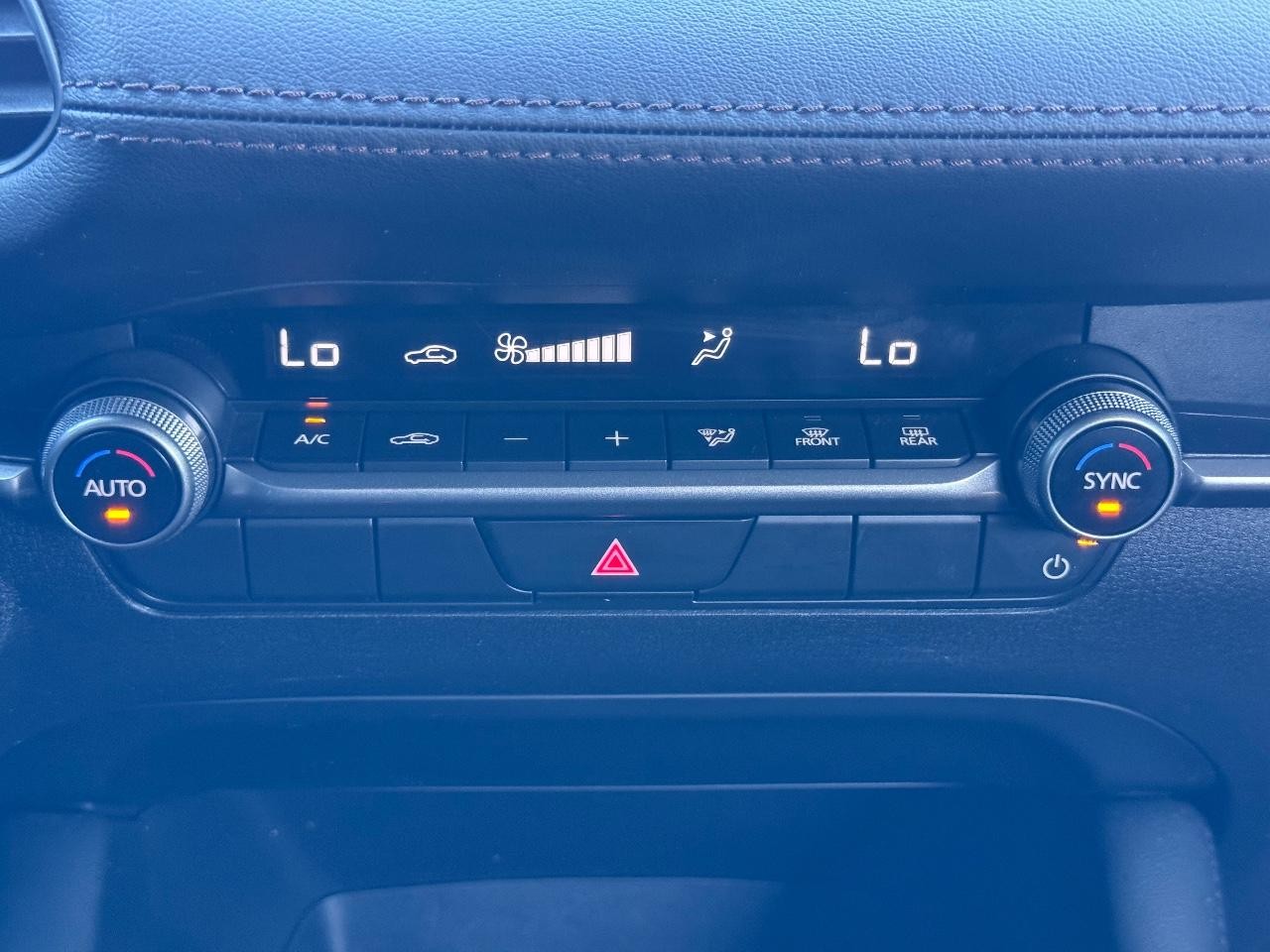 Mazda Mazda3 Hatchback Vehicle Full-screen Gallery Image 14